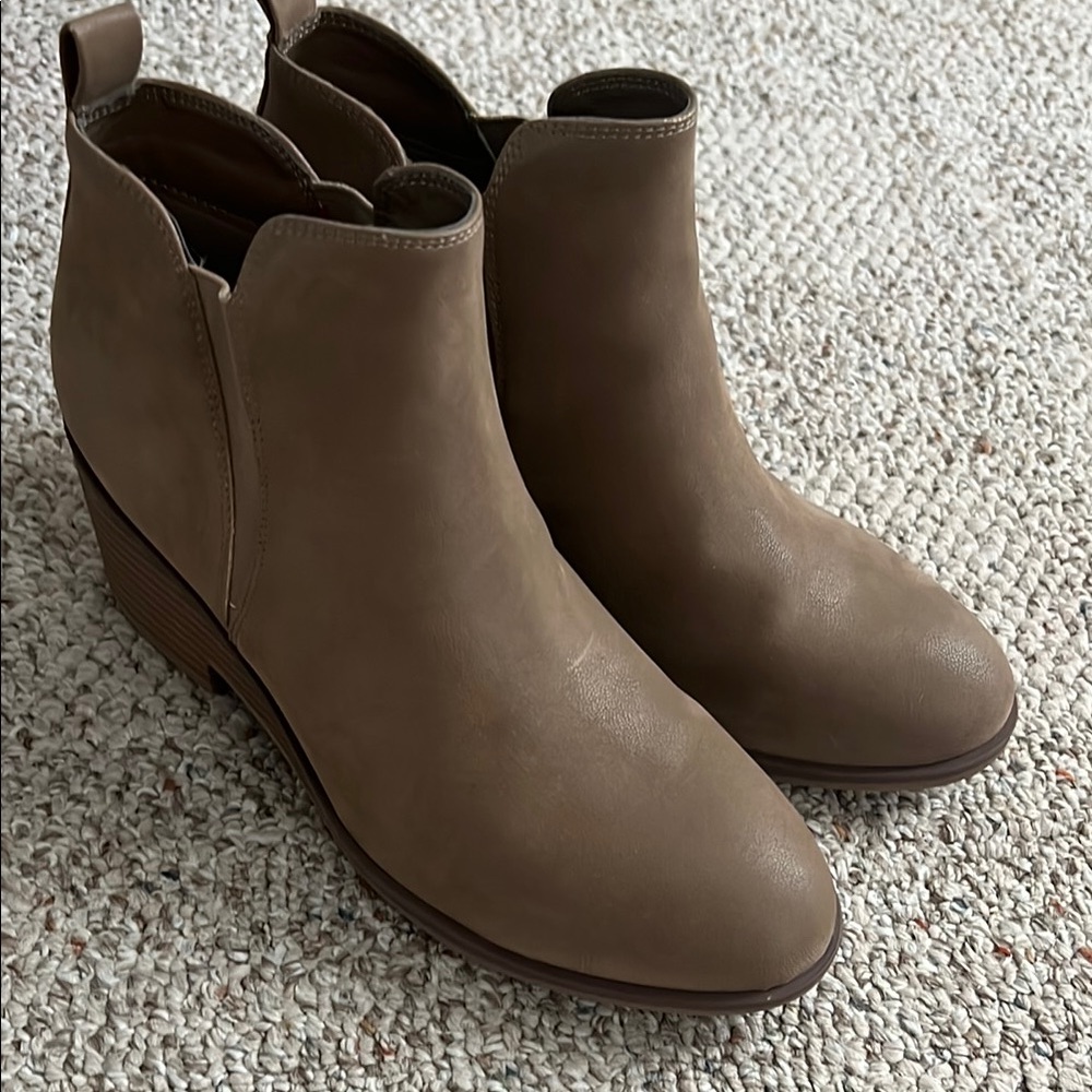 NWOT MIA Tan Ankle Booties with Elastic Panels and Stacked Heel